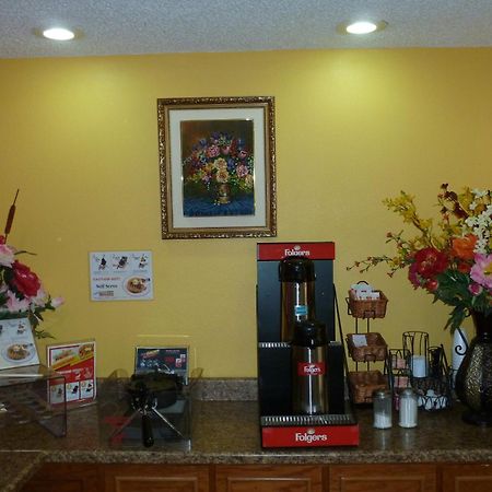 Redwood Inn - White Hall Restaurant photo