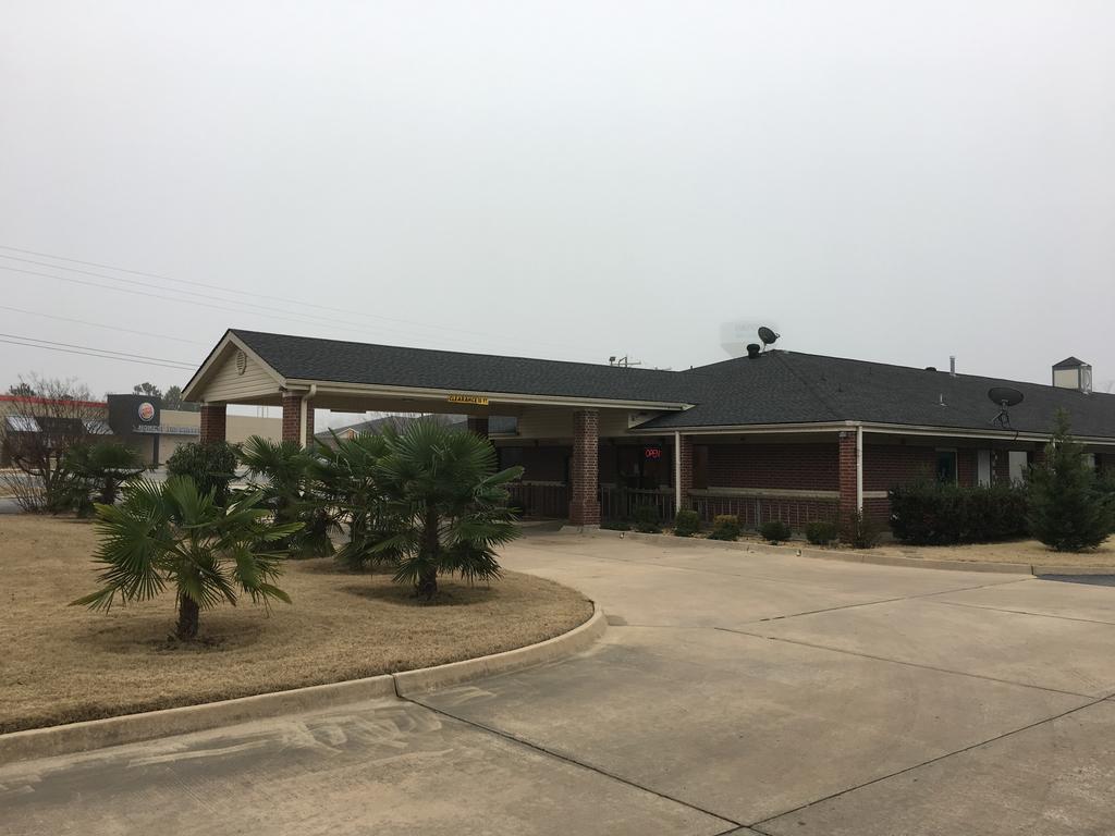 Redwood Inn - White Hall Exterior photo