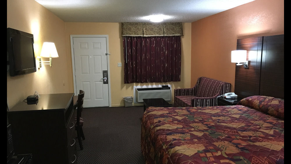 Redwood Inn - White Hall Exterior photo