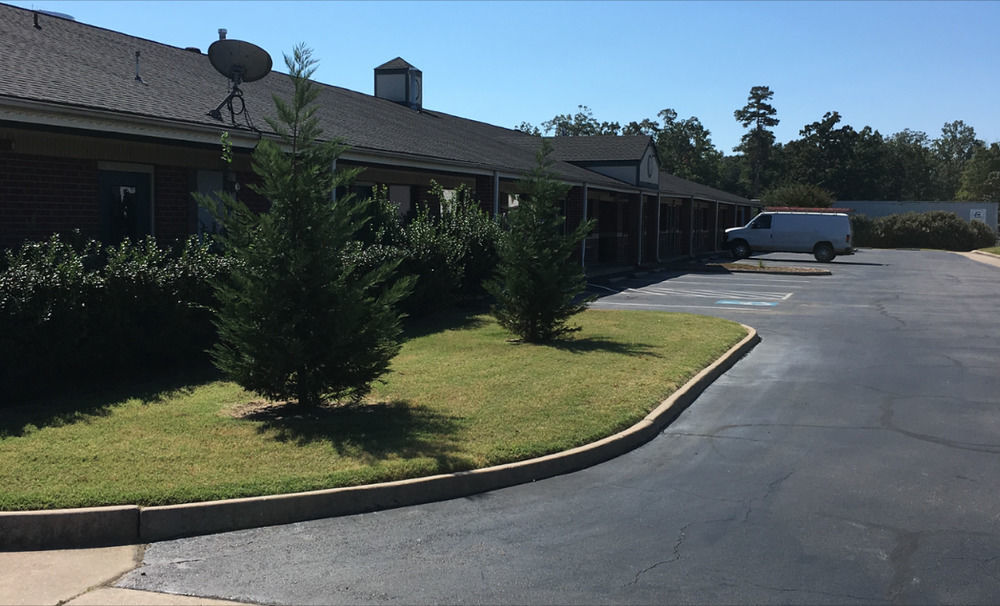 Redwood Inn - White Hall Exterior photo