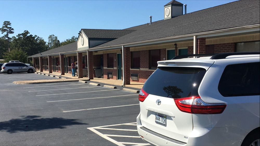 Redwood Inn - White Hall Exterior photo