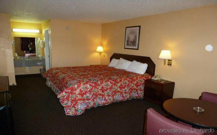 Redwood Inn - White Hall Exterior photo